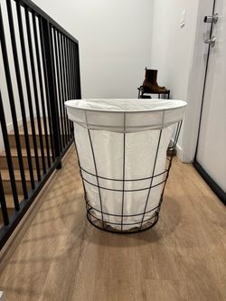 Black Wire Laundry Hamper w/ White Fabric Liner