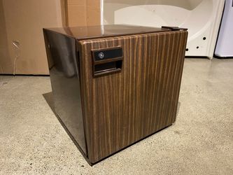 GE Vintage Compact Mini Fridge with Wooden Vinyl Front