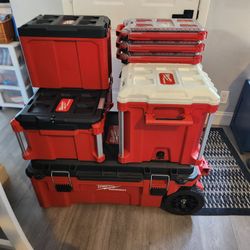 Milwaukee packout 35" rolling toolbox chest  allows for 2 stacks of packouts like new!