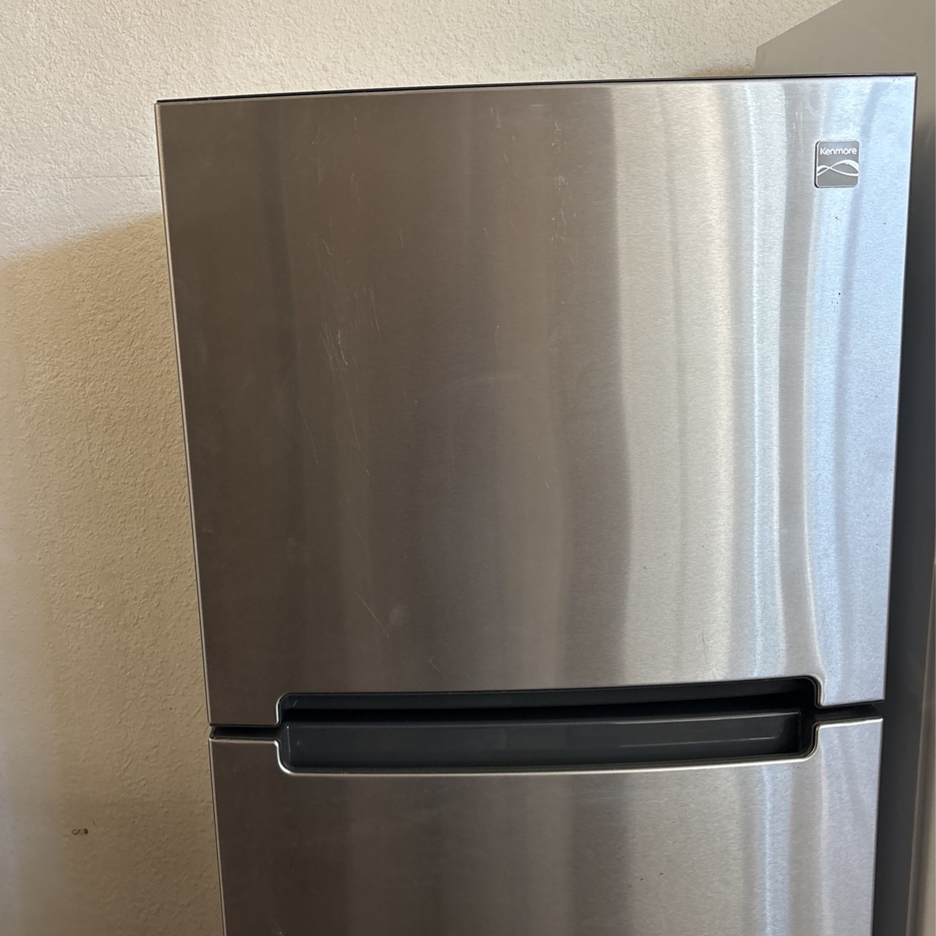 KENMORE. 10 Cubic Feet for Sale in Los Angeles, CA OfferUp
