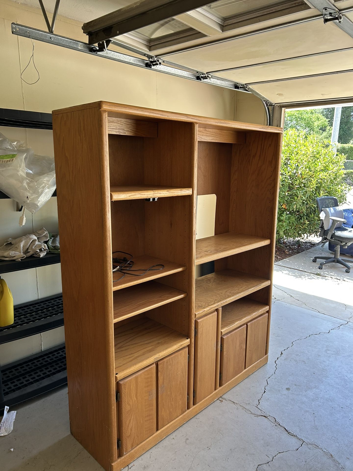 Armoire - Entertainment