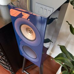 Kef R3 meta speakers & Techincs su gx70 integrated amplifier Like Klipsch Svs Elac