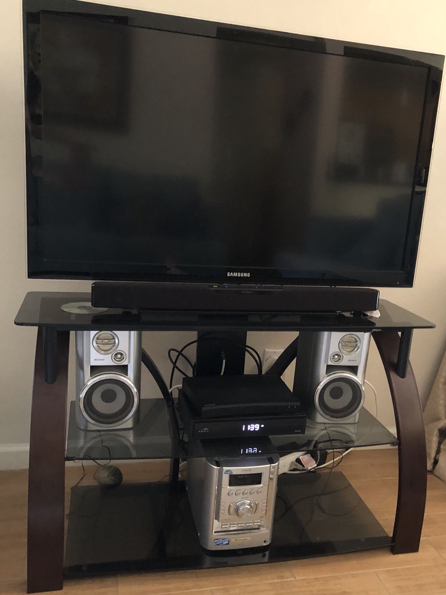 TV stand up to 50” very good condition