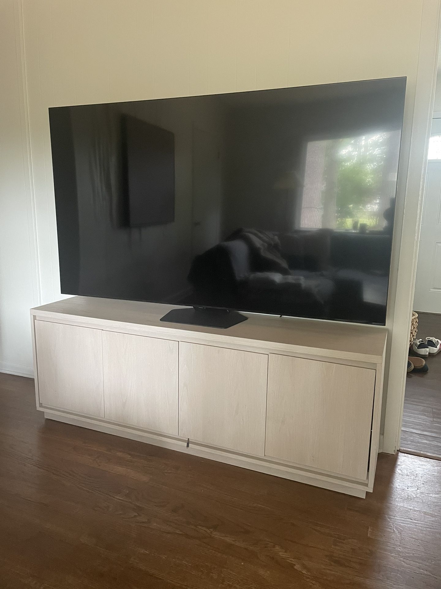 75” Samsung Flat Screen Smart TV 
