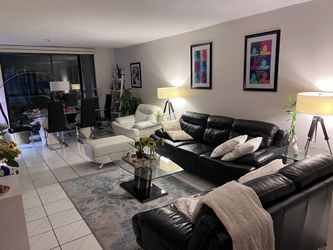 Set De Sala Moderno. Leather. Like NEW. 4 Piezas. Ottoman GRATIS  