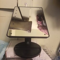 !! Lighted Makeup Mirror Battery Operated 