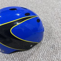 Ski helmet - kids size Small - barely used 