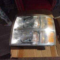 2007-13 CHEVROLET SILVERADO HEADLIGHT ASSEMBLY