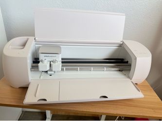 Brand New Pink Cricut Explore 4 Bundle — Never Used
