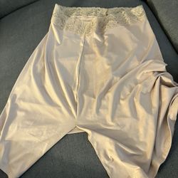 Relativity Size S Intimate Skirt