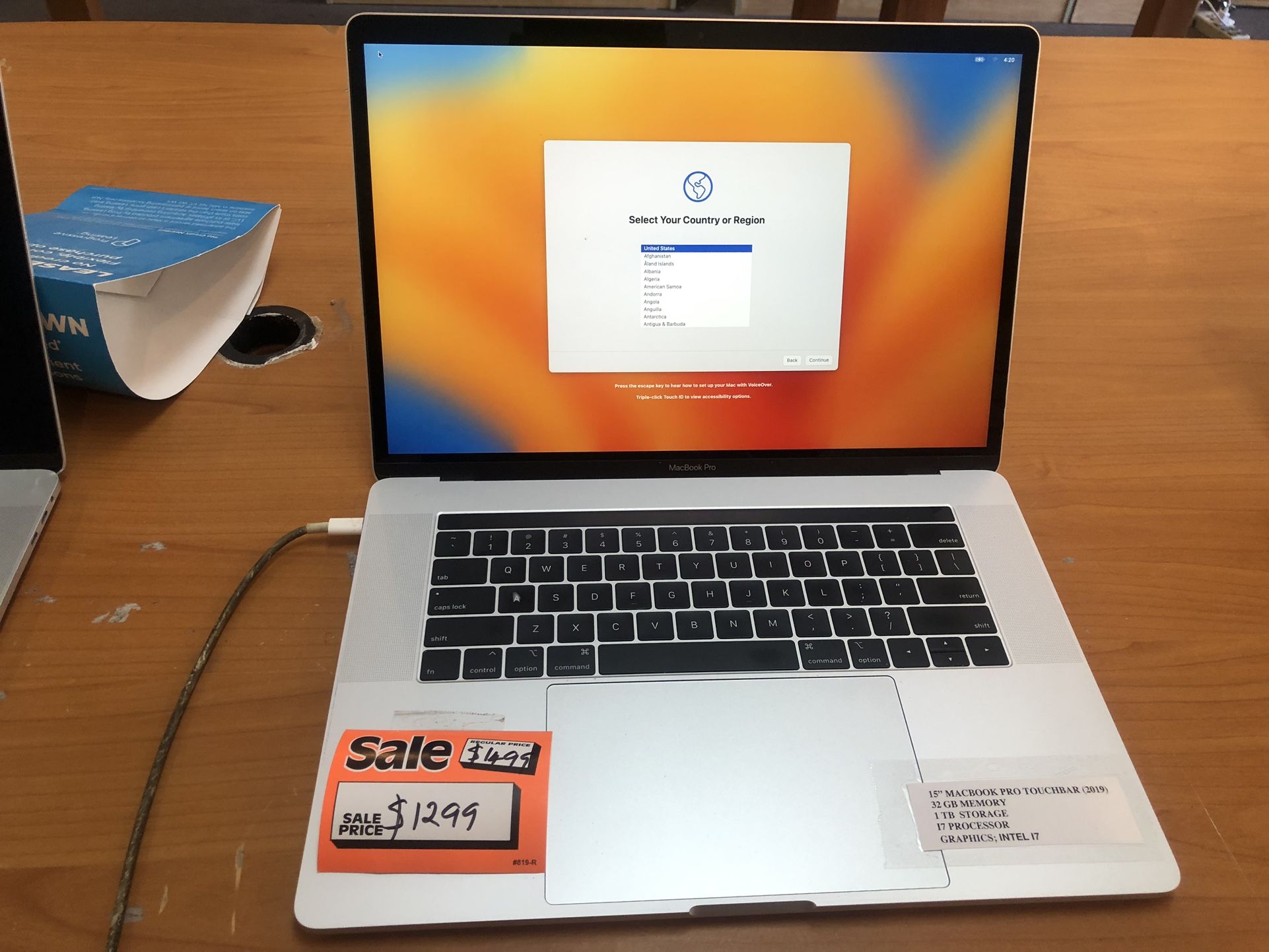 (2019) 16” MACBOOK PRO TOUCHBAR / 32 GB MEMORY / 1 TB SSD / i9