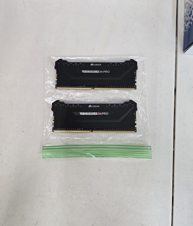 CORSAIR VENGEANCE RGB PRO DDR4 RAM 16GB (2x8GB) 3200MHz CL16-18-18-36 1.35V Intel AMD Desktop Computer Memory - Black (CMW16GX4M2C3200C16)