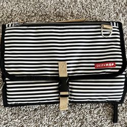 Skip Hop Pronto Changing Station 