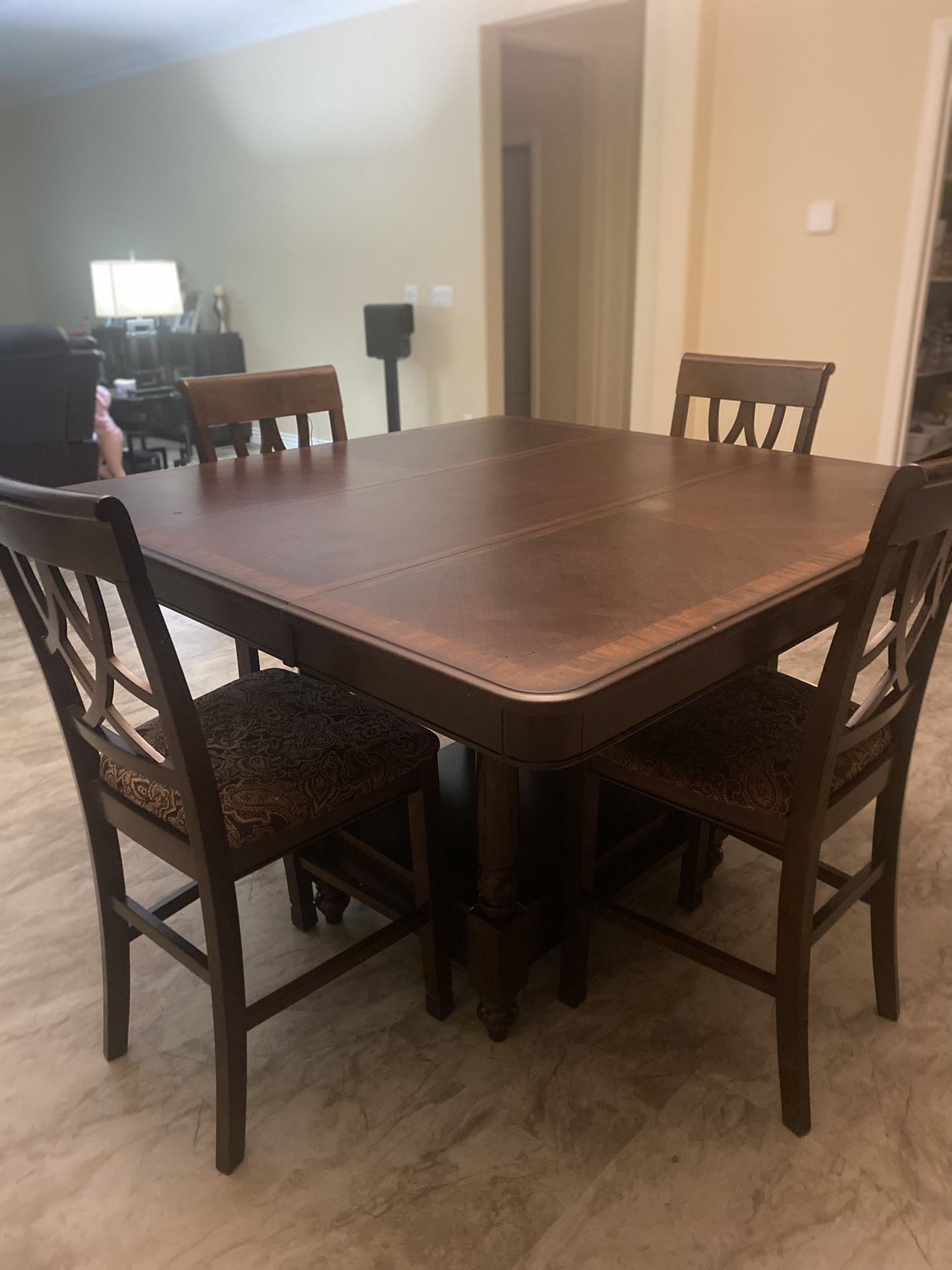 Beautiful Brown Dining Table!