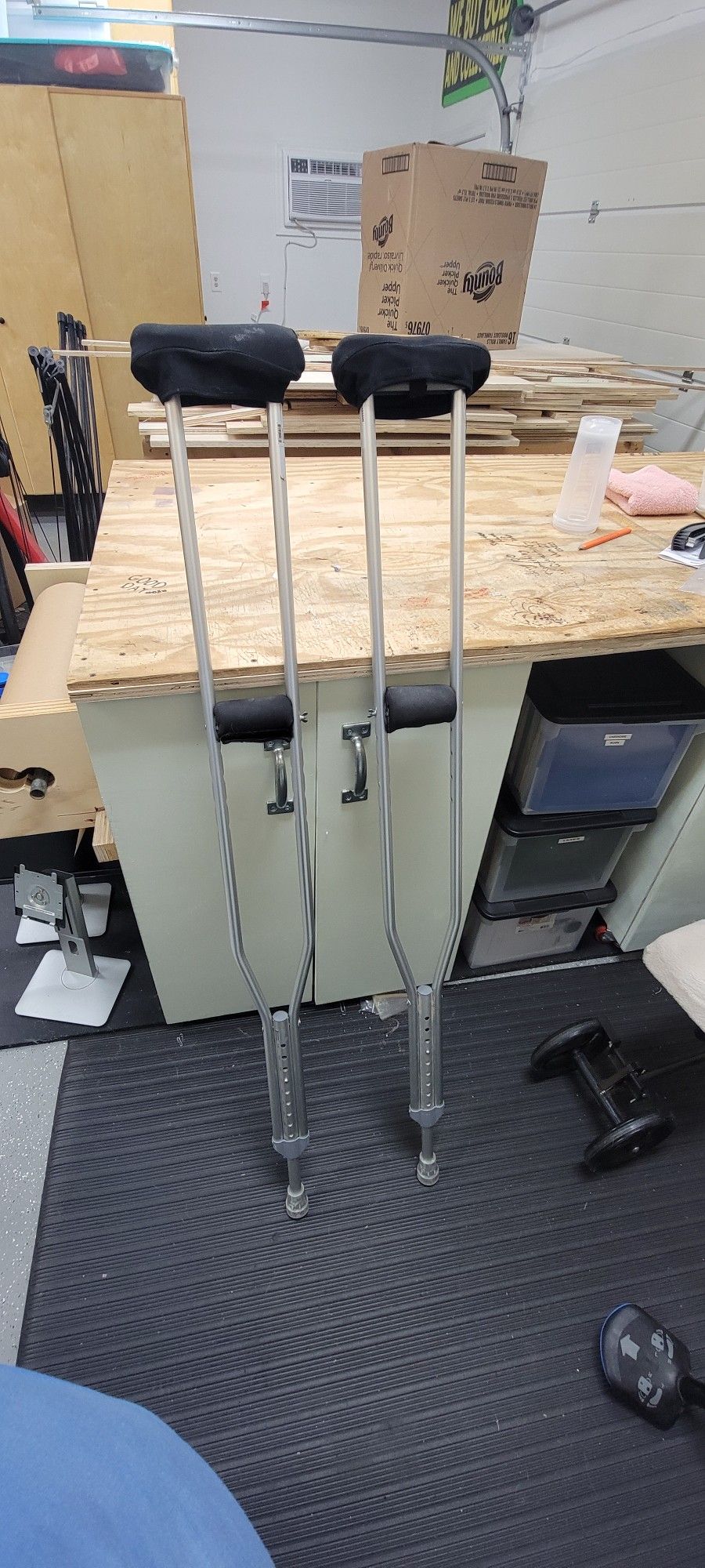 Used Adult Aluminum Crutches - 300 lb Capacity