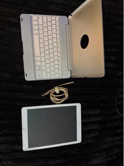 Apple iPad 9.7” 6th Generation (32GB) + Keyboard Case + Charger
