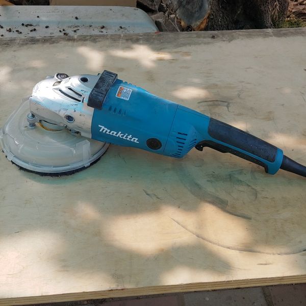 Makita concrete grinder with vaccum attachment for Sale in Los Angeles, CA OfferUp