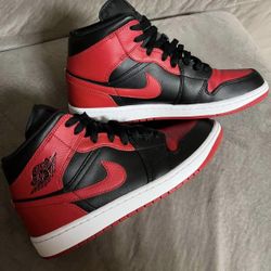 Air Jordan 1 Mid Banned 