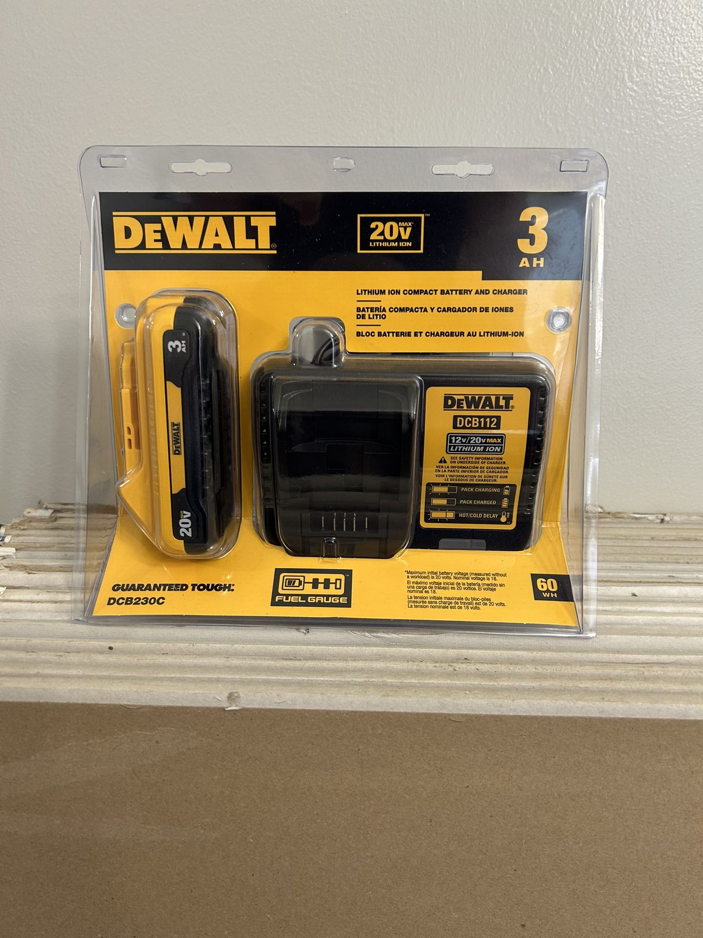 DeWalt DCB230C 20v Li-Ion 3.0Ah Battery and charger Kit