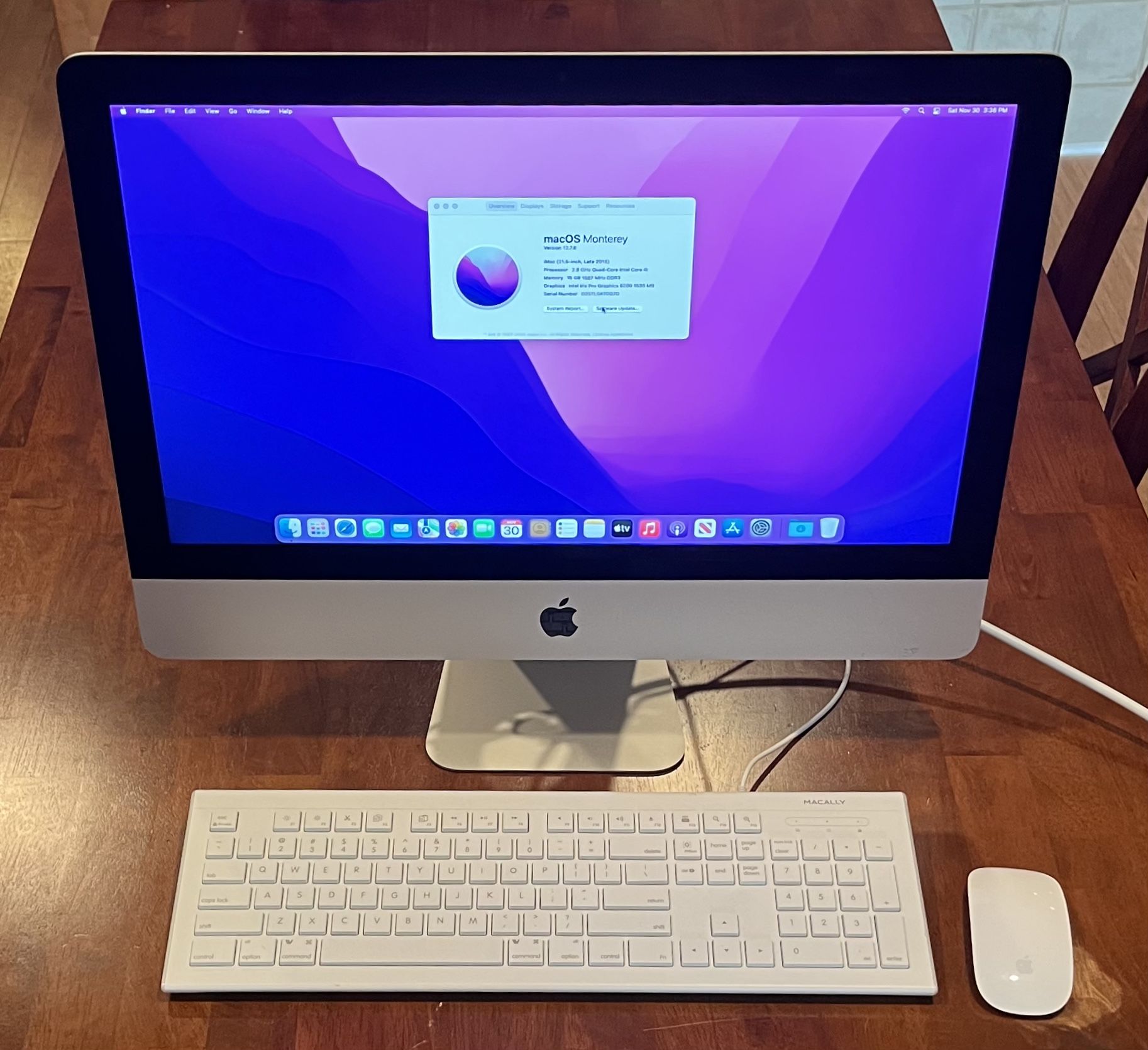 Apple iMac 21.5 inch Late 2015 - 2.8GHz Intel i5, 16GB RAM, 1TB Fusion Drive with keyboard and mouse