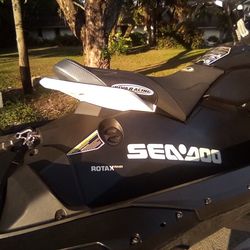2022 Sea-Doo TRIXX Jet Ski Only 40 Hours. Title. Sound  System, RIVA Seat, Rear View Mirrors, Front Compartment, Rear Step, New Battery, New Sparks.