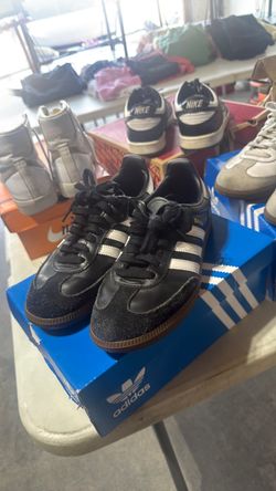 Black sambas
