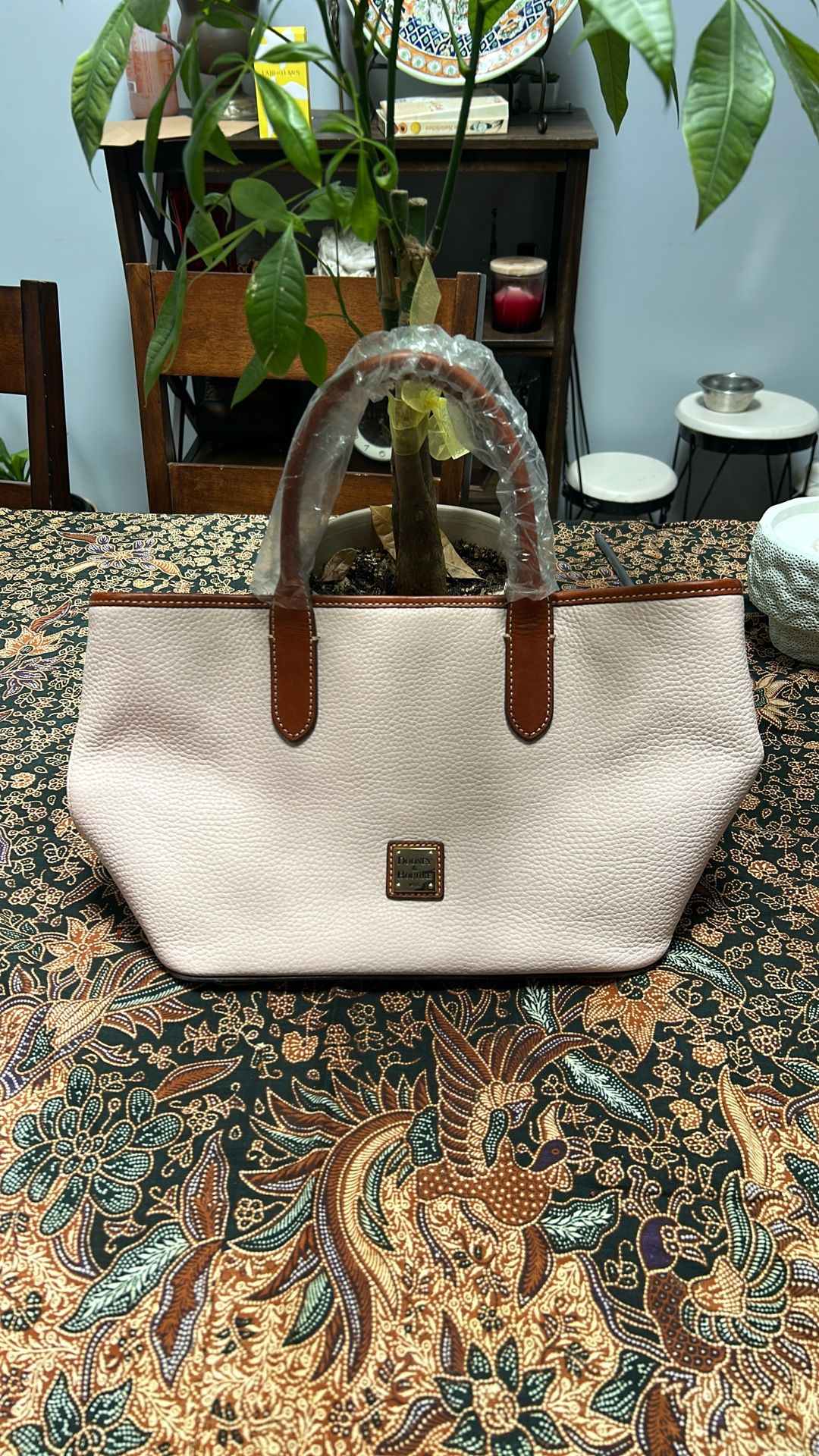 Dooney & Bourke Hand Bag