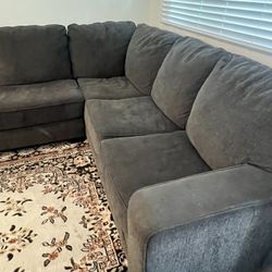 Gray Sectional Couch Comfortable & Spacious 