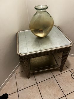 Beautiful Conner Table With Accessories