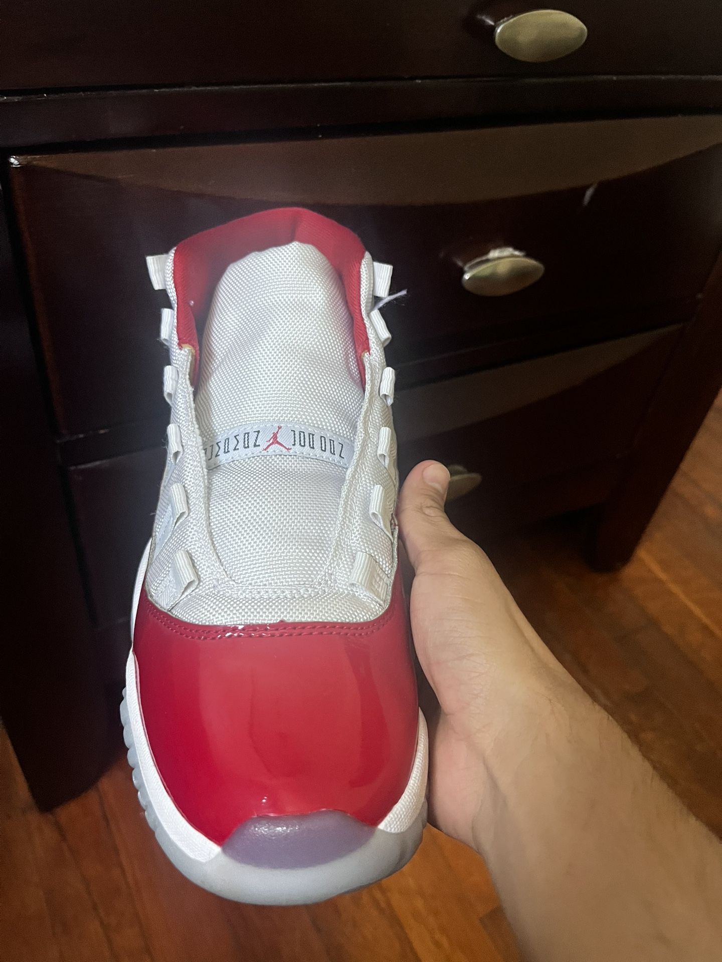 jordan’s 11 cherrys with box n laces