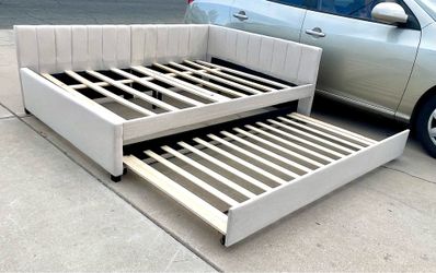 Gorgeous New Channel Tufted Beige Full Daybed w/ Roll Out Twin Trundle
