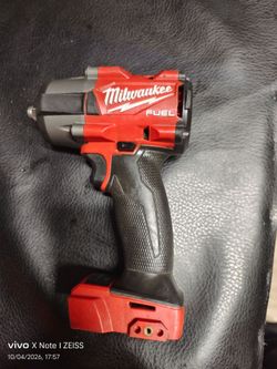 Milwaukee 1/2"  mid torque wrench