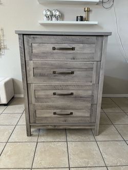Dresser, gray color, easy open drawers