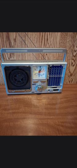Vintage Muti Band World Reciever Radio