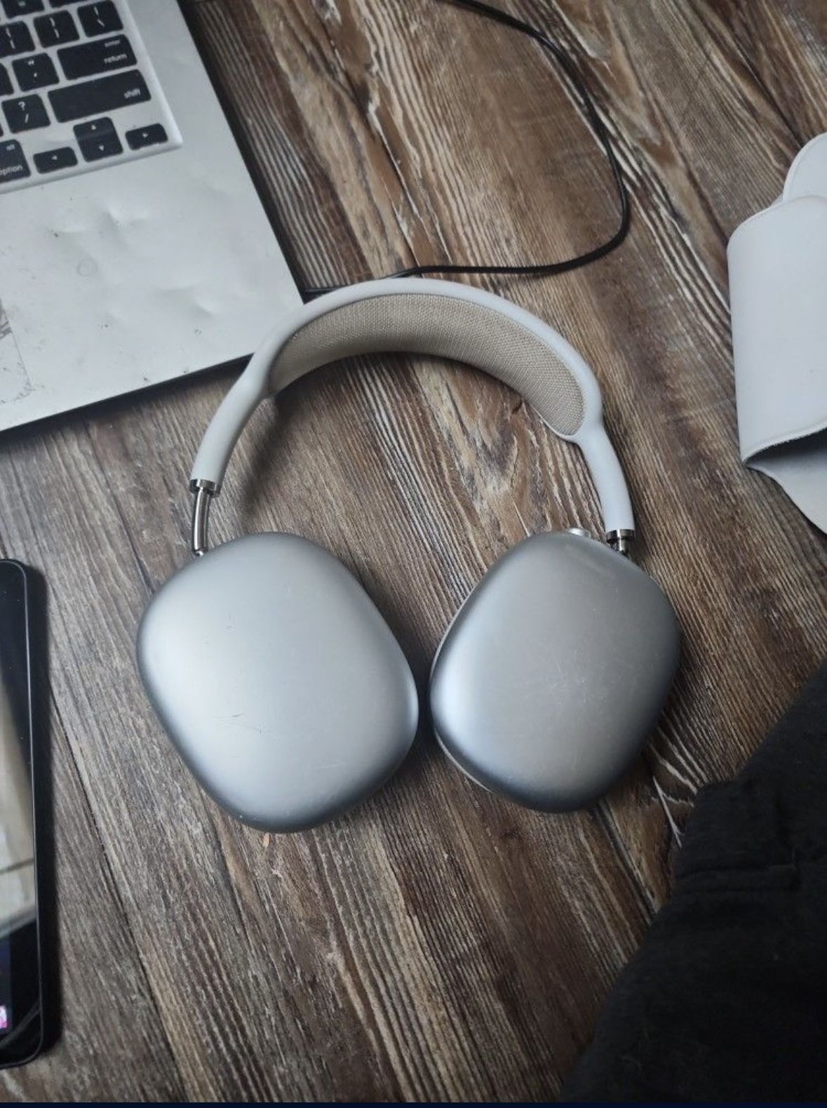 AirPods Maxes