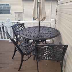 Iron Patio Set w/Umbrella 