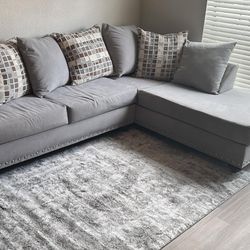 Seccional W Pillows Moving Sale 