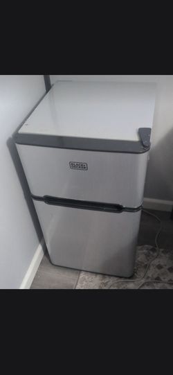 Mini fridge