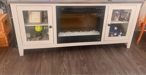 Console w/electric fireplace