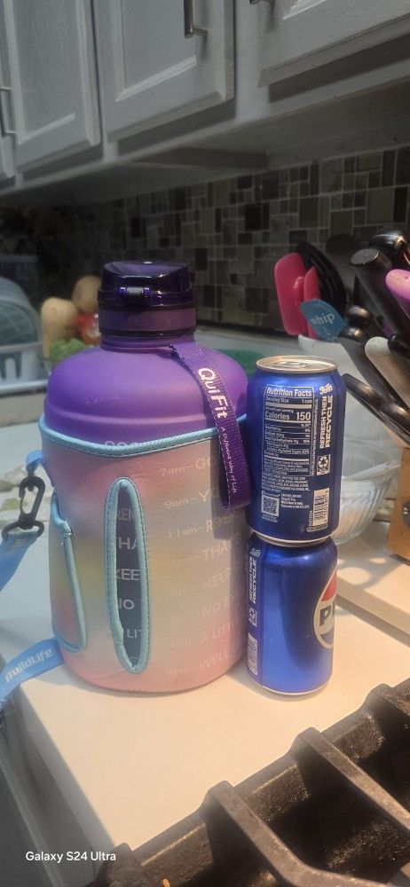 Xl Water Bottle W Carrying Case $15