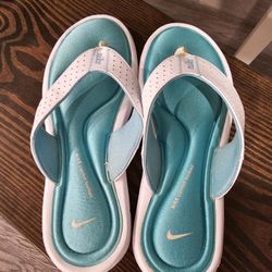 Darse prisa Conquistador estimular Women's Nike Comfort Footbed Flip Flop - Size 7 for Sale in Ridgeland, SC -  OfferUp