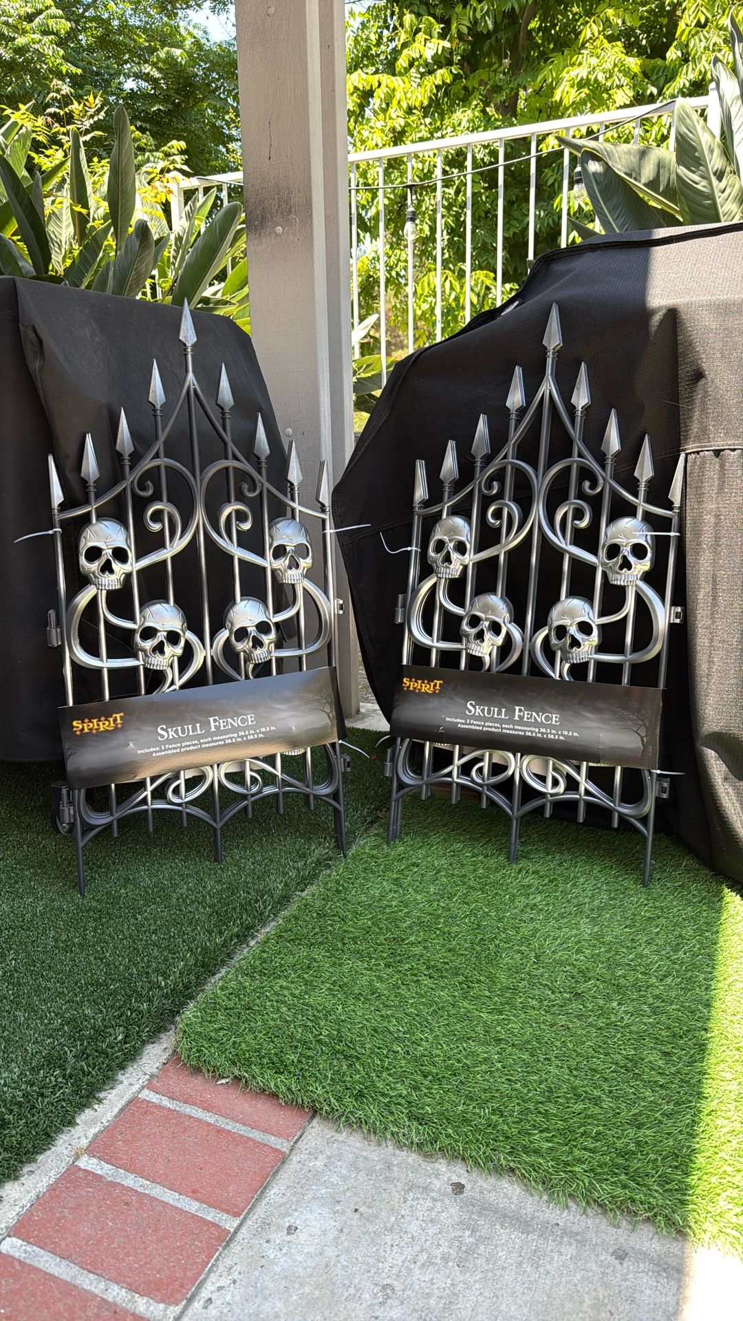 Spirit Halloween Skull Fence, 2 sets of 3