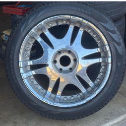 22 inch dvinchs  on pirelli low pro tire still  meaty