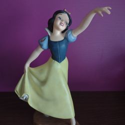 Walt Disney Collection Snow White " The Fairest One Of All" 