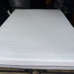 Queen Original Purple Mattress, excellent condition