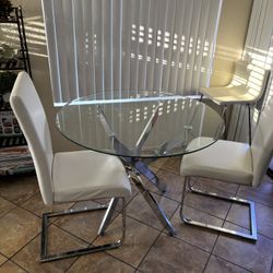 Chic Dining Room Table and Chairs