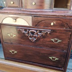 Antique dresser'-
