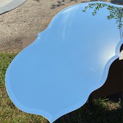 CURVY MIRROR