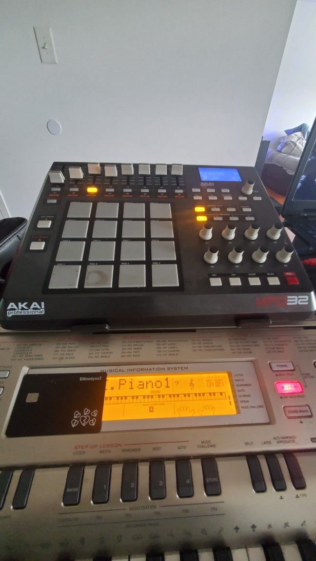 Akai Professional MPD32 USB/Midi MPC Pad Controller