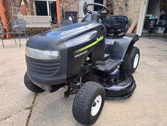 SE ABLO ESPAÑOL 

42" Poulan Pro Riding Mower/
Cortacésped autopropulsado Poulan Pro de 42 pulgadas